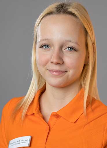 Emely Wolf, Auszubildende auf dem Weg zur MFA bei der Hausarztpraxis Dr. med. Marion Kurzweil in Potsdam